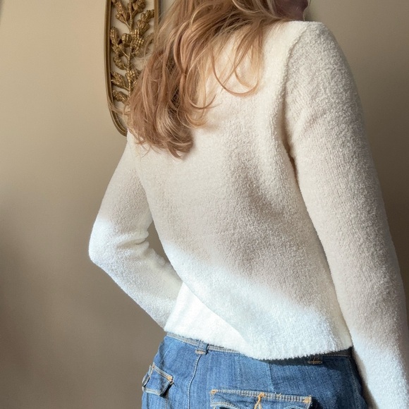 Elegant Cream Sweater with frayed sleeves - Picture 4 of 7